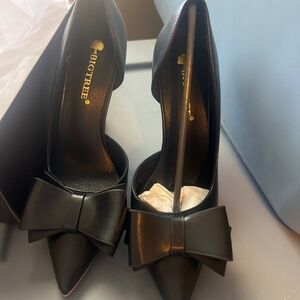 Black bow heels